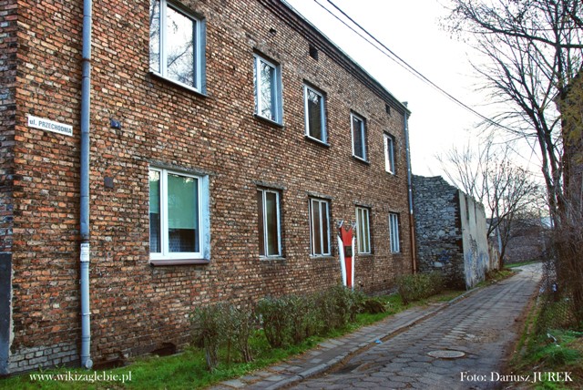 Sosnowiec Miejsce Pamięci 028 Tablica upamiętniająca miejsce śmierci żołnierzy Zagłębiowskiej Brygady GL-PPS 01.JPG