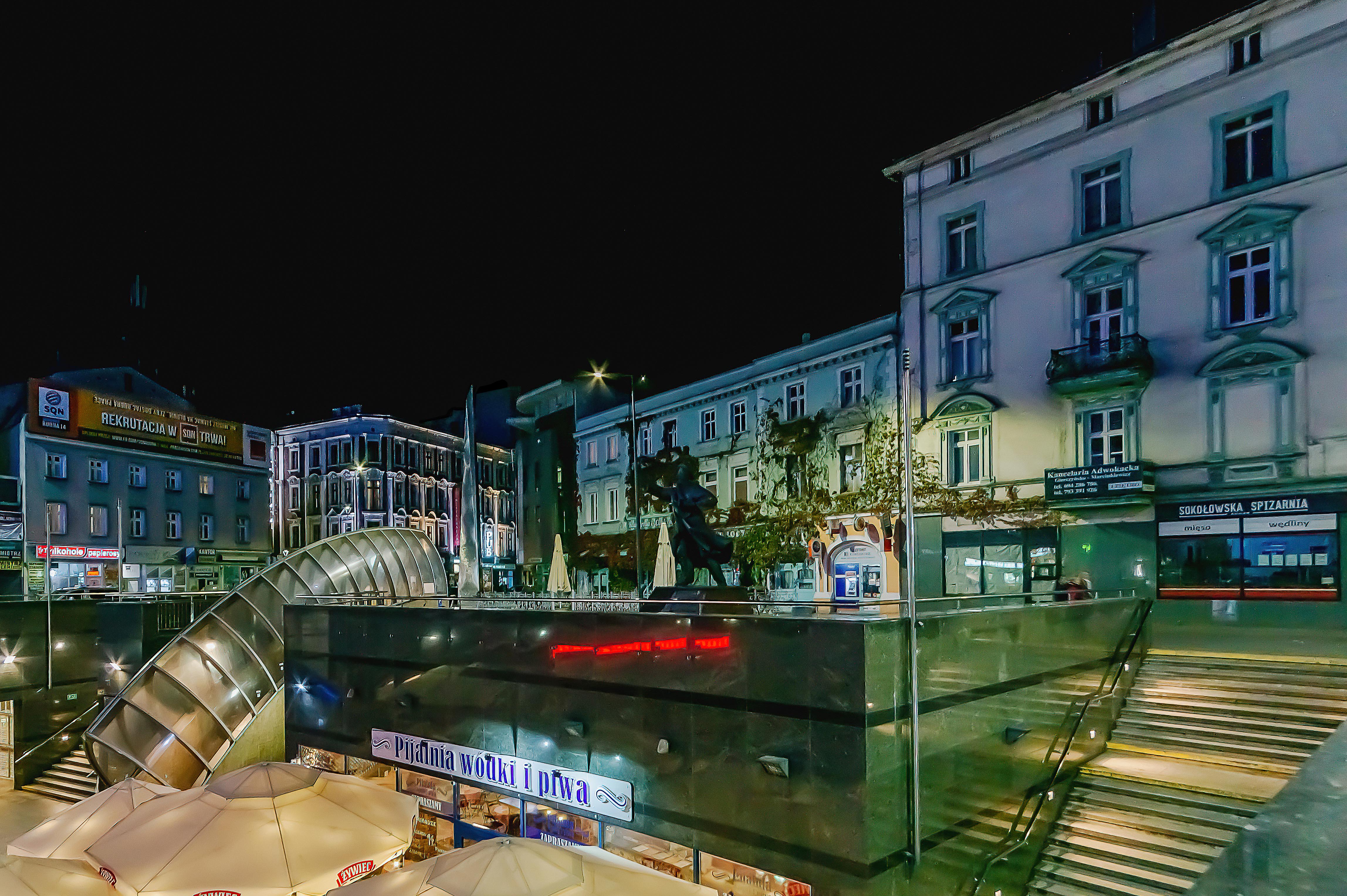 Plac Stulecia, Patelnia, Centrum Sosnowca nocą.jpg