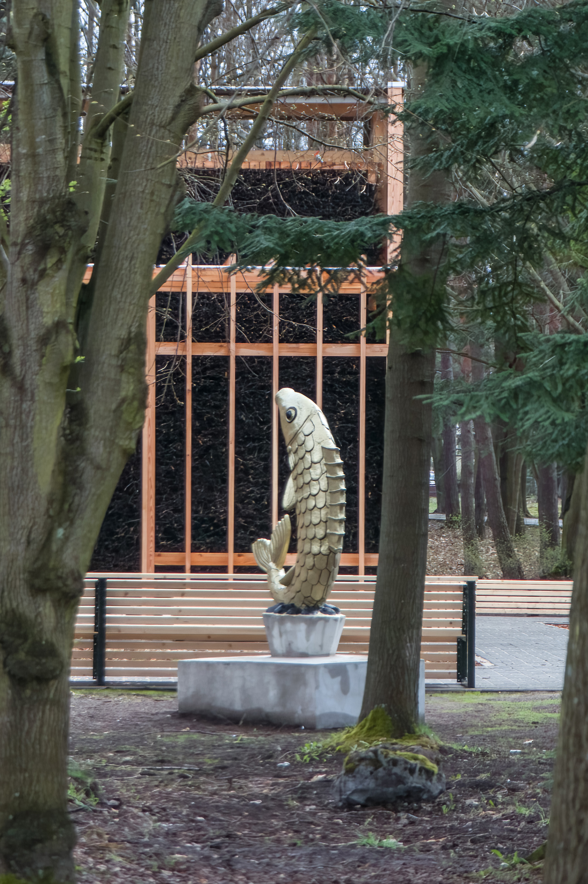 Park Kuronia w Sosnowcu - rzeźba rybki.jpg