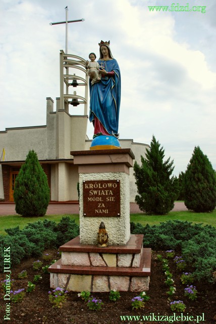 Strzyżowice 007 kościół p.w. Najświętszej Maryi Panny - Królowej Świata.JPG