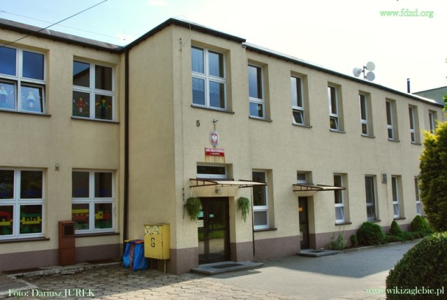 Sączów 011 Szkoła.JPG