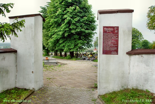 Sączów cmentarz katolicki 001.JPG