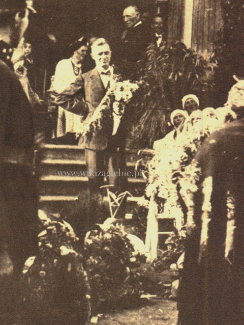 1929 Sarnów dożynki Starosta Boxa przyjmuje wieniec od delegatów wsi Łagisza.JPG