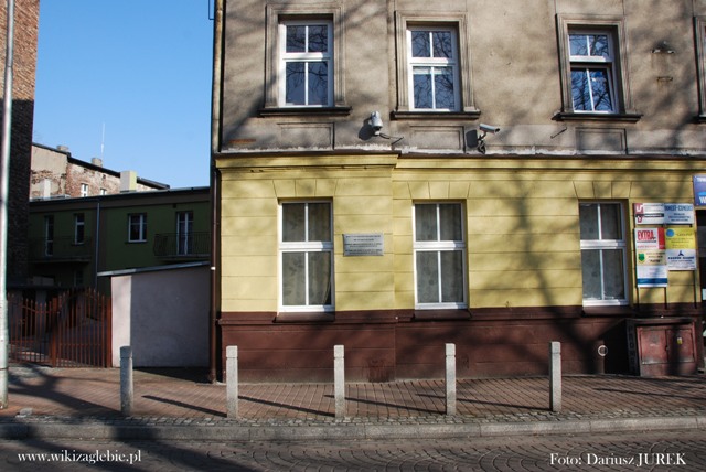 Sosnowiec Miejsce Pamięci 025 Tablica upamiętniająca szkołę żydowską 03.JPG