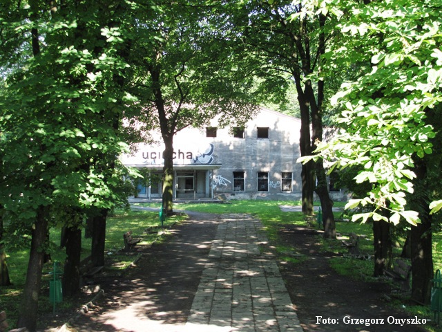 Dąbrowa Górnicza-Ząbkowice. Nieczynne kino Uciecha.02.JPG
