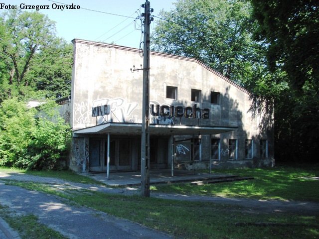 Dąbrowa Górnicza-Ząbkowice. Nieczynne kino Uciecha.01.JPG