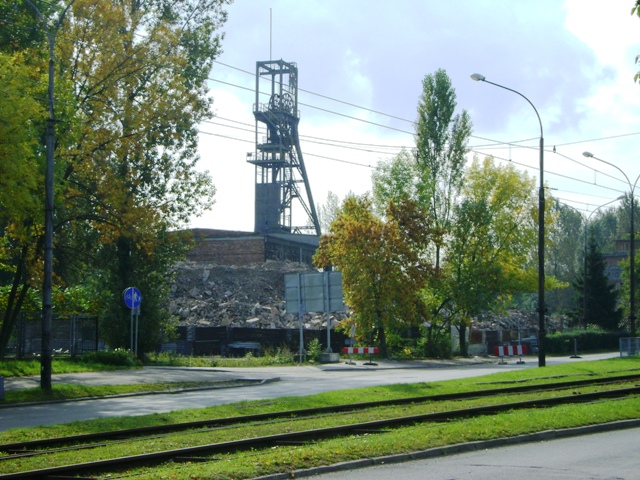 Sosnowiec-Sielec. Wyburzanie budynków pokopalnianych.JPG