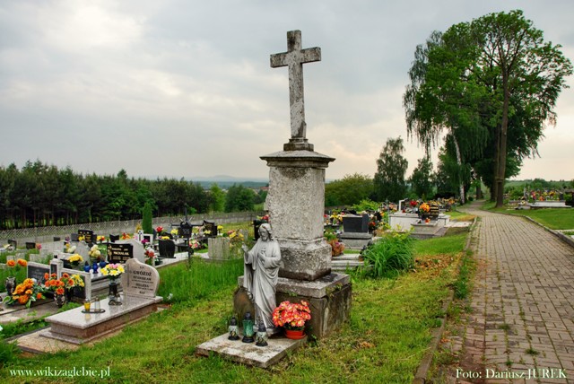 Sączów cmentarz katolicki 016.JPG