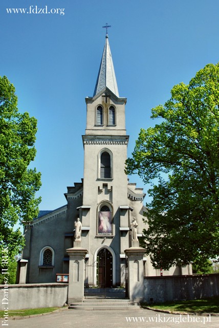 Siemonia Kościół p. w. Wszystkich Świętych 001.JPG