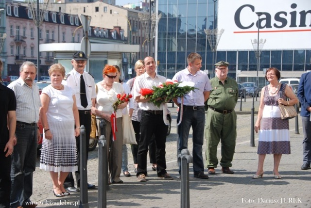 2013.07.26 Odsłonięcie tablicy braci Opiłków 06.JPG