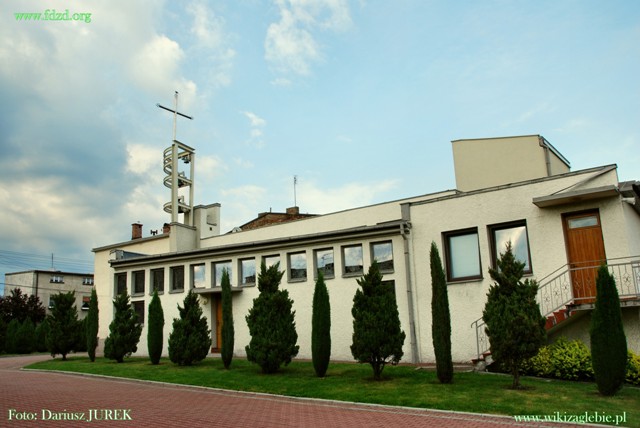 Strzyżowice 009 kościół p.w. Najświętszej Maryi Panny - Królowej Świata.JPG