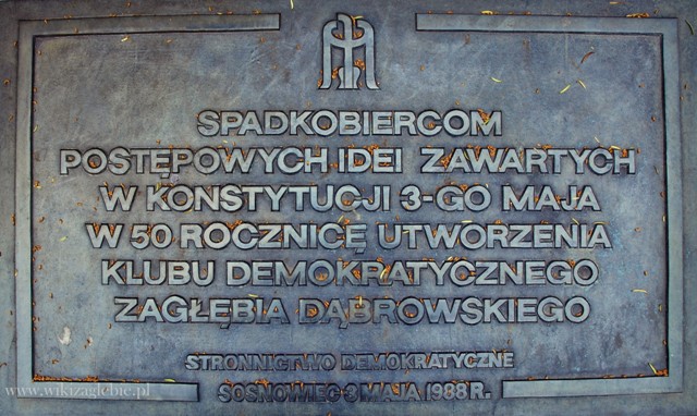 Sosnowiec Miejsce Pamięci 026 Pomnik - 50 Rocznica utworzenia Klubu Demokratycznego Zagłębia Dąbrowskiego 01.JPG
