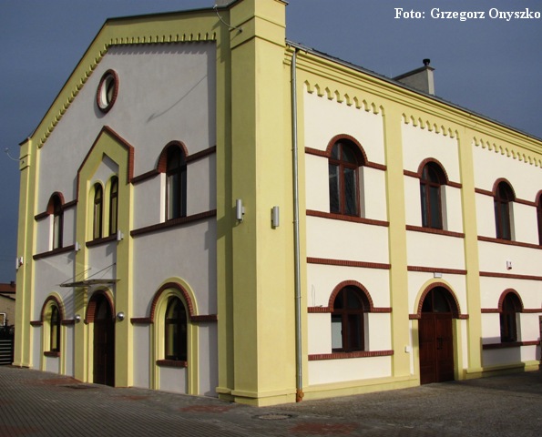 Żarki.Budynek dawnej synagogi po zakończonej renowacji.02.JPG