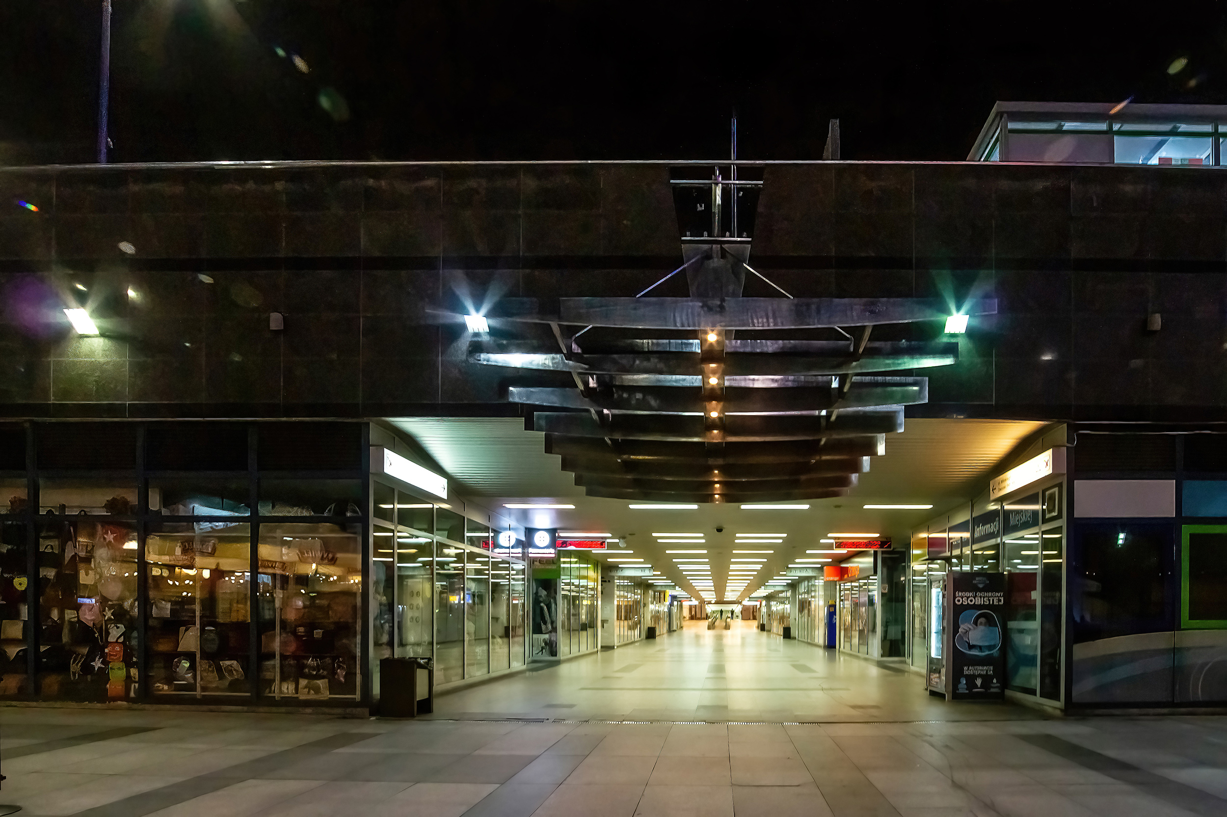 Sosnowiec, Plac Stulecia, centrum miasta, Przejście podziemne z galerią handlową.jpg