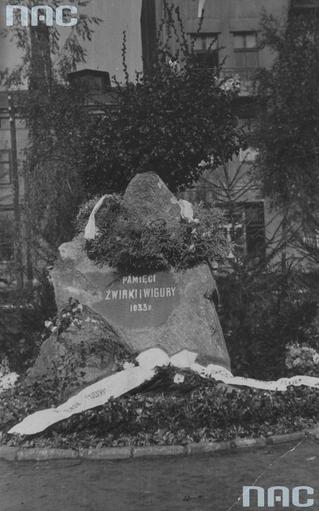 07 Sosnowiec. Kamień pamiątkowy ku czci Żwirki i Wigury.JPG