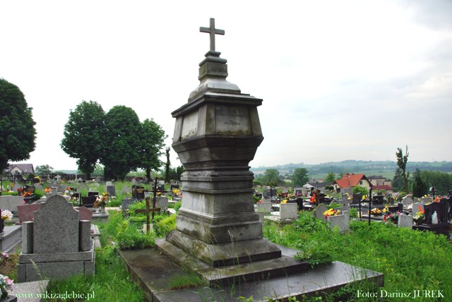 Sączów cmentarz katolicki 009.JPG