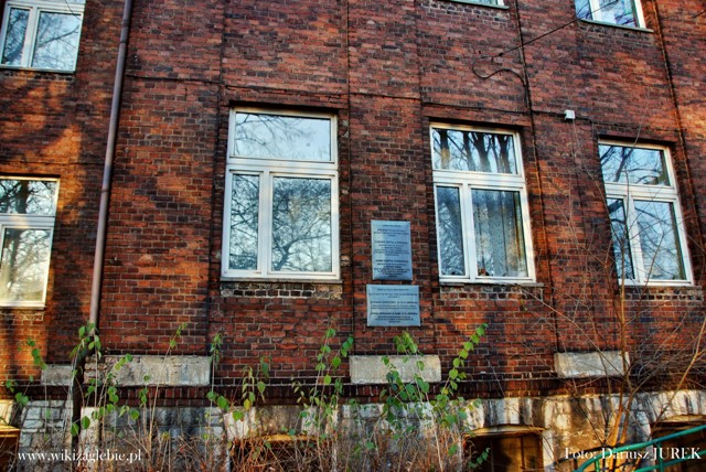 Sosnowiec Miejsce Pamięci 027 Tablica upamiętniająca szpital żydowski 03.JPG