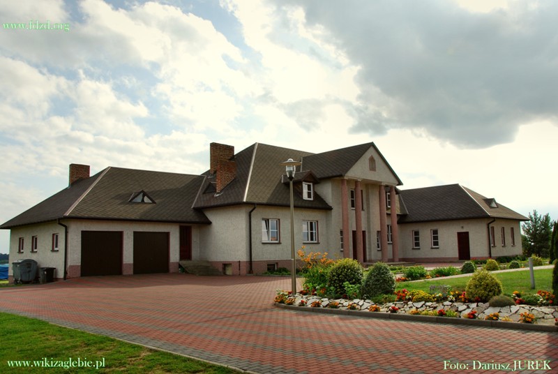 Ożarowice 018 plebania.JPG