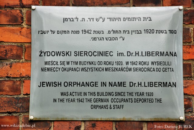 Sosnowiec Miejsce Pamięci 027 Tablica upamiętniająca szpital żydowski 06.JPG