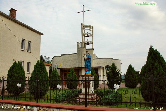 Strzyżowice 006 kościół p.w. Najświętszej Maryi Panny - Królowej Świata.JPG