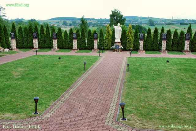 Strzyżowice 011 kościół p.w. Najświętszej Maryi Panny - Królowej Świata.JPG